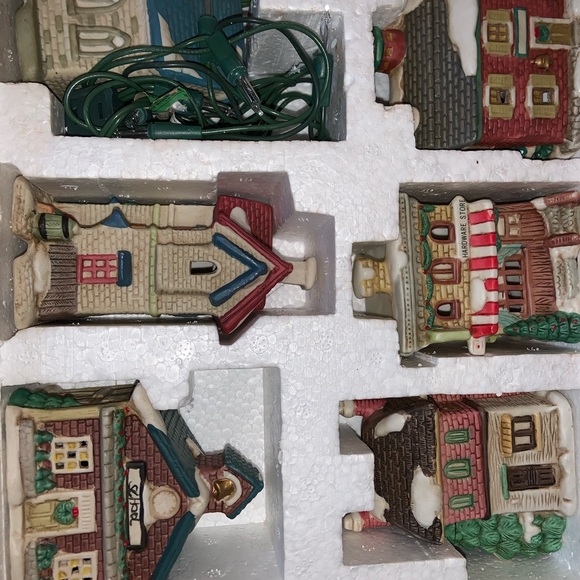VINTAGE ZELLERS full set Xmas village - Picture 2 of 8